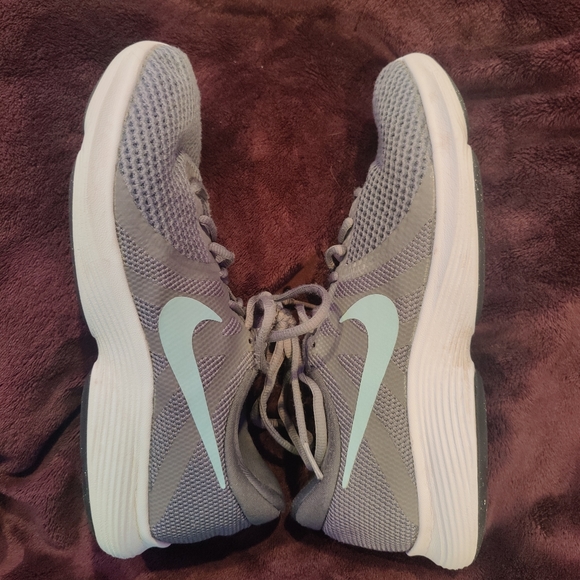 Nike Shoes size 10 - Picture 4 of 6